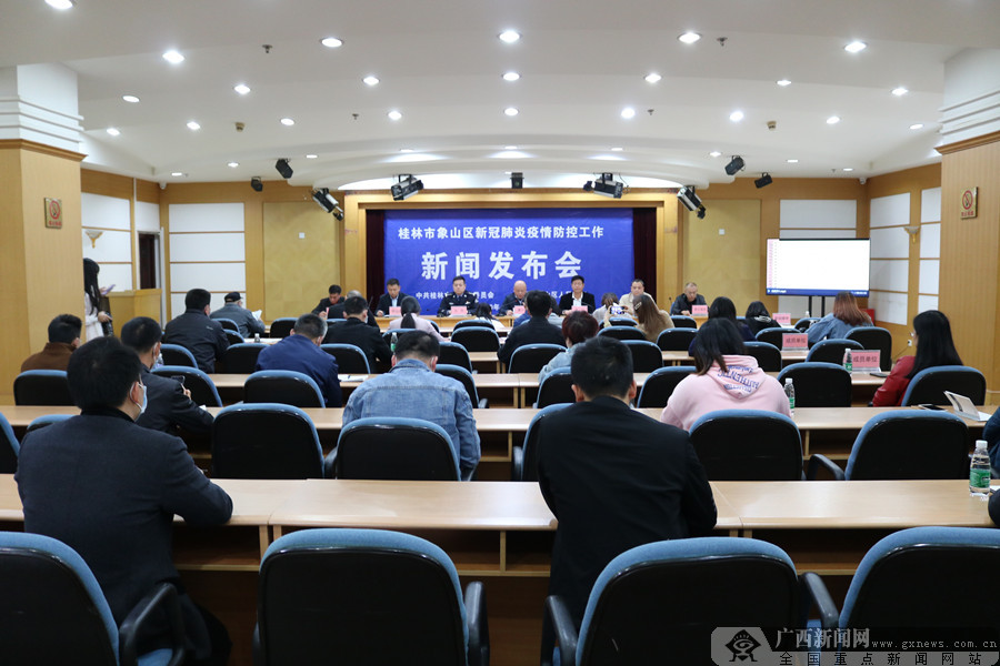 莘县香瓜抢鲜上市 瓜农凌晨三点进棚赶摘首批订单